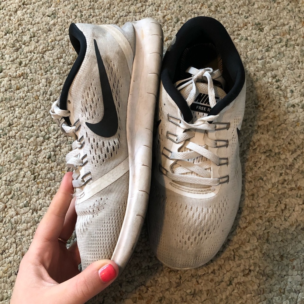Women’s white nike free run